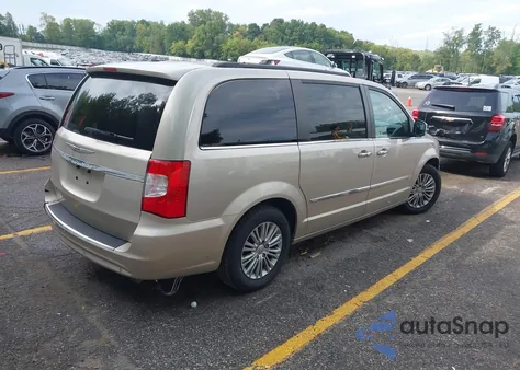 2015 Chrysler Town & Country Touring-L z USA, uszkodzony, nr VIN 2C4RC1CG0FR674158